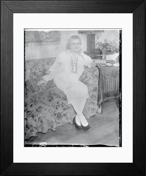 Framed Print : Rosiko Schwimmer Framed Print : Rosiko Schwimmer