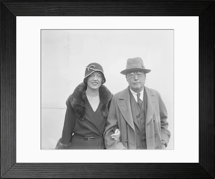 Framed Print : Marion Davies Posing with Her Father Framed Print : Marion Davies Posing with Her Father
