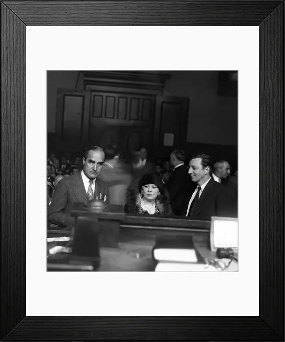 Framed Print : Mae West and Stan Stanley at hearing in West Side Court after Pleasure Man raid. Framed Print : Mae West and Stan Stanley at hearing in West Side Court after Pleasure Man raid.