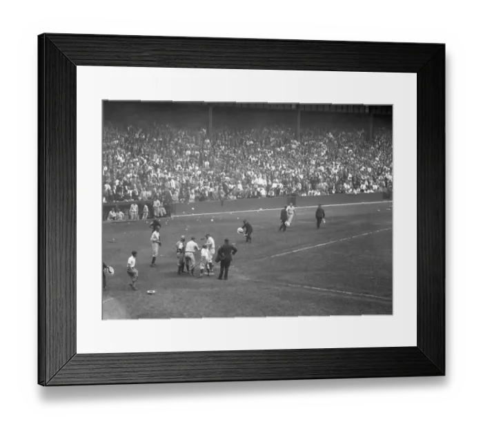 Framed Print : Babe Ruth And Lou Gehrig Cross Home Plat Framed Print : Babe Ruth And Lou Gehrig Cross Home Plat