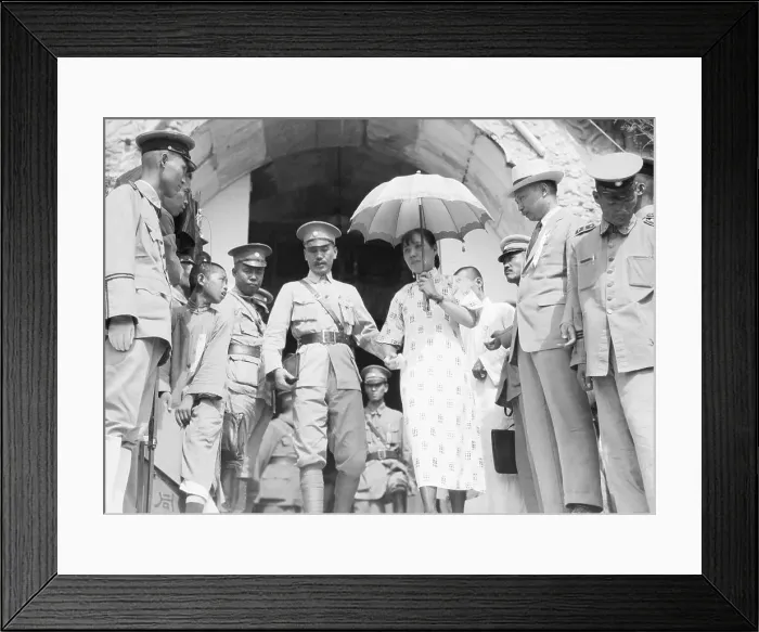 Framed Print : Chiang Kai-shek and Wife Leaving Tomb of Sun Yat-sen Framed Print : Chiang Kai-shek and Wife Leaving Tomb of Sun Yat-sen