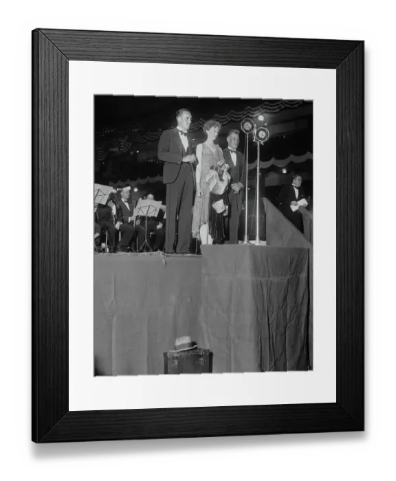 Framed Print : Amelia Earhart with Louis Gordon and Wilmer Stultz Framed Print : Amelia Earhart with Louis Gordon and Wilmer Stultz