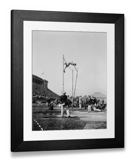 Framed Print : Lee Barnes in Pole Vaulting Action Framed Print : Lee Barnes in Pole Vaulting Action