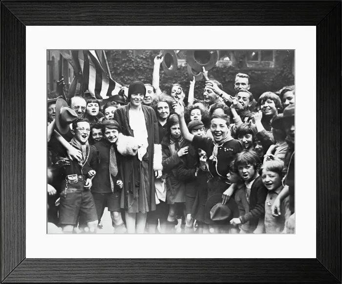 Framed Print : Pilot Amelia Earhart with Group of Children Framed Print : Pilot Amelia Earhart with Group of Children