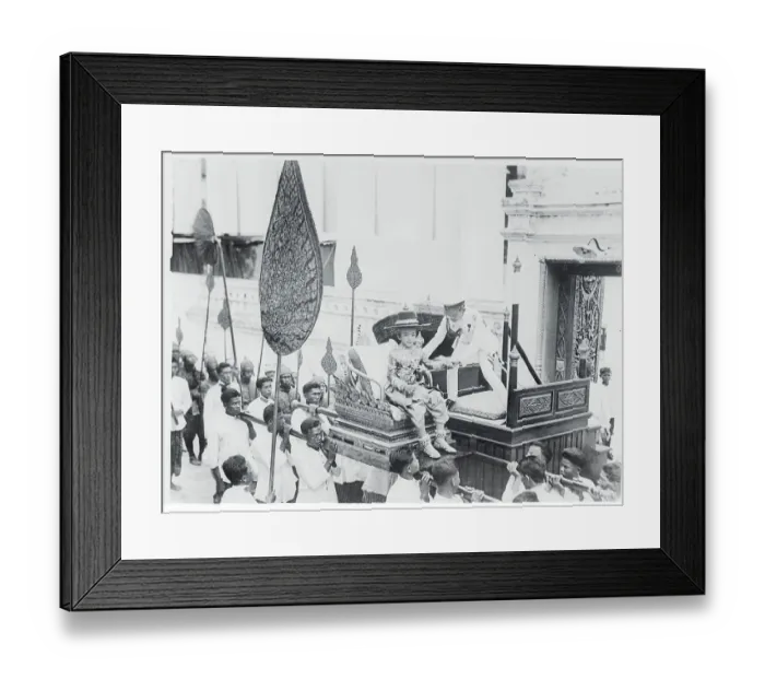 Framed Print : King Prachatipok Helping Son onto Platform Framed Print : King Prachatipok Helping Son onto Platform