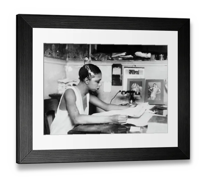 Framed Print : Josephine Baker Working At Her Own Bar Framed Print : Josephine Baker Working At Her Own Bar