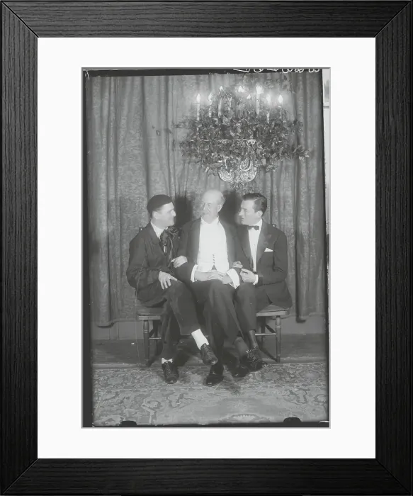 Framed Print : Billy Seaman with Sir Thomas Lipton and Jimmy Walker Framed Print : Billy Seaman with Sir Thomas Lipton and Jimmy Walker