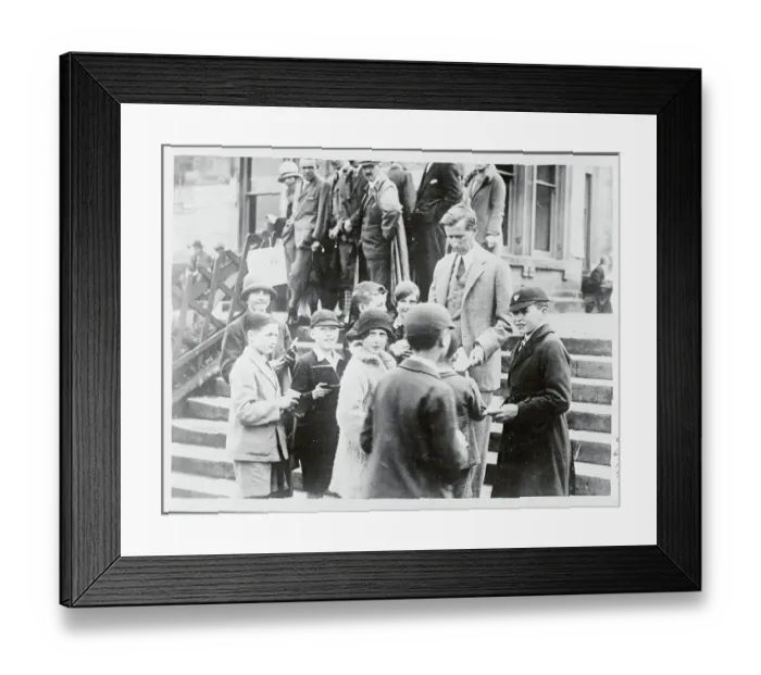 Framed Print : Jim Barnes signing Autographs