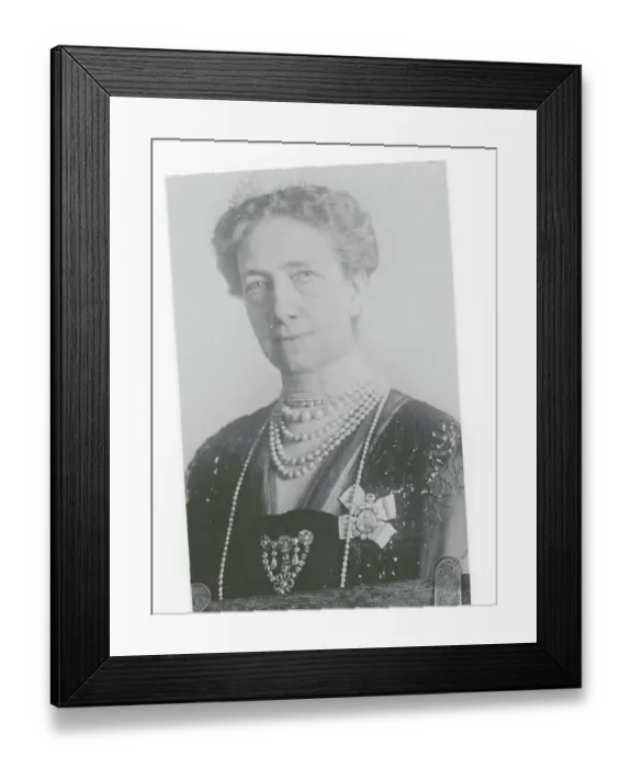 Framed Print : Portrait of Queen Victoria Framed Print : Portrait of Queen Victoria