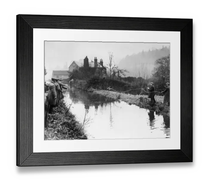 Framed Print : Police Search Pond For Agatha Christie's Car Framed Print : Police Search Pond For Agatha Christie's Car