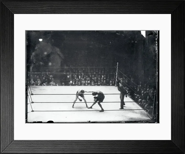 Framed Print : Tiger Flowers and Harry Greb During Match Framed Print : Tiger Flowers and Harry Greb During Match