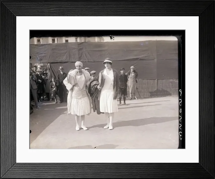 Framed Print : Suzanne Lenglen with Opponent on Court Framed Print : Suzanne Lenglen with Opponent on Court