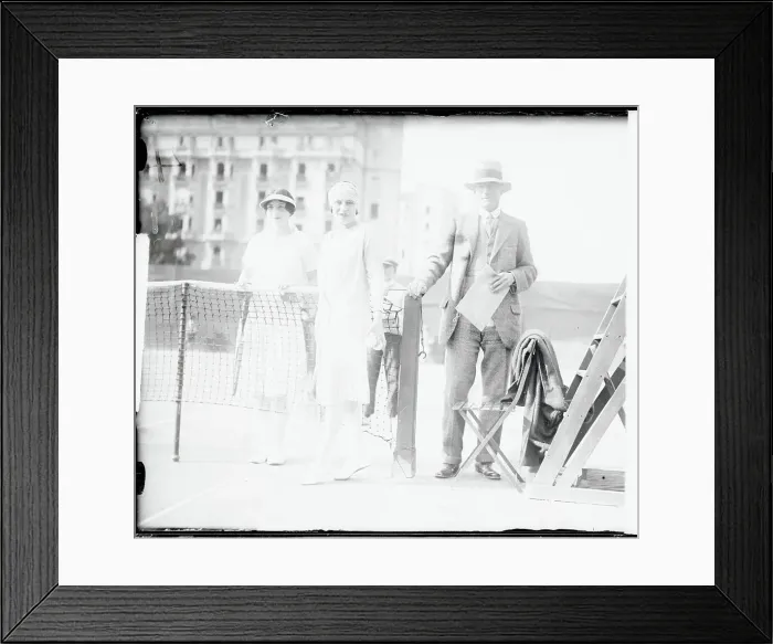 Framed Print : Helen Wills and Suzanne Lenglen Before Match Framed Print : Helen Wills and Suzanne Lenglen Before Match