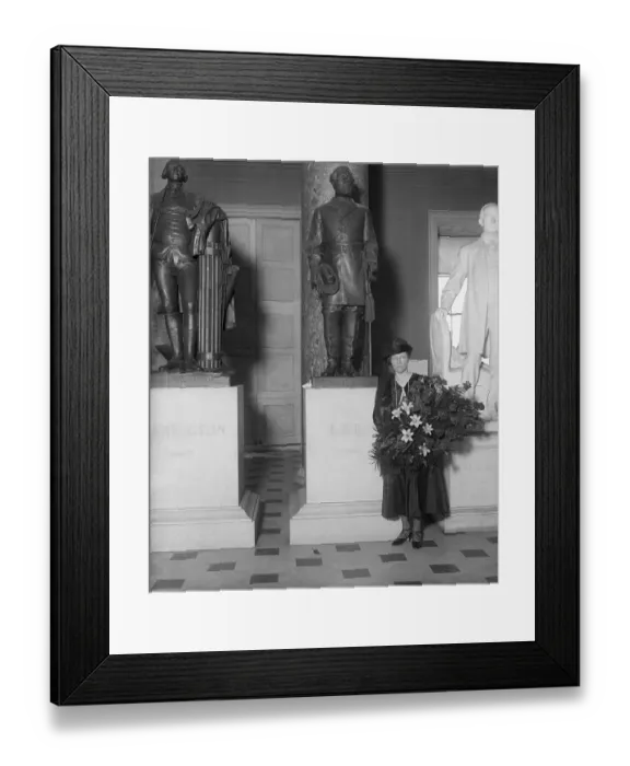 Framed Print : Mrs. Robert E. Lee Carrying a Wreath Framed Print : Mrs. Robert E. Lee Carrying a Wreath