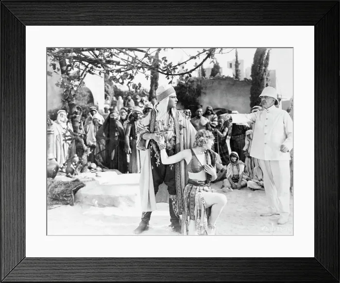 Framed Print : Rudolph Valentino, Vilma Banky In Son of the Sheik
