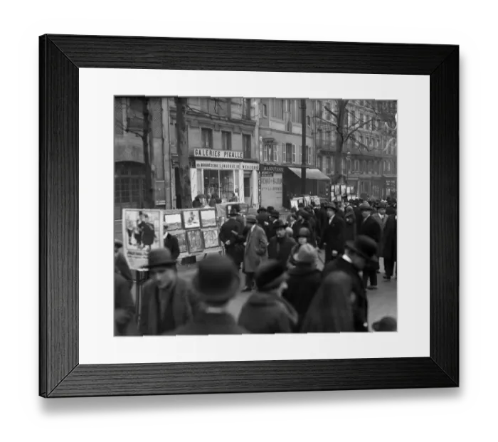 Framed Print : Montmartre Life Framed Print : Montmartre Life