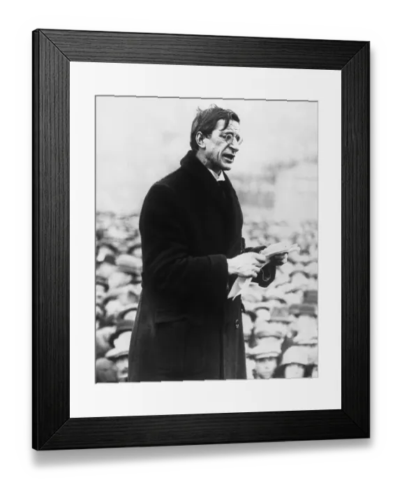 Framed Print : Irish President Eamon De Valera Addresses Crowd 1925 Framed Print : Irish President Eamon De Valera Addresses Crowd 1925