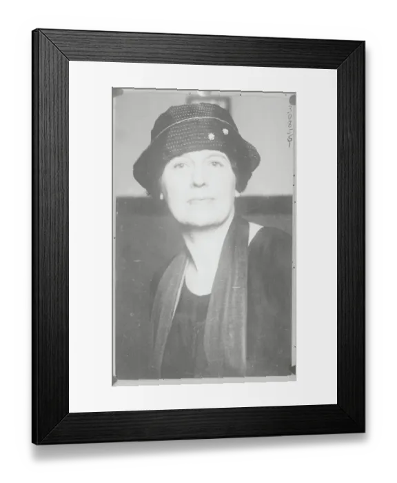 Framed Print : Ruby Darrow Pausing at Courthouse Framed Print : Ruby Darrow Pausing at Courthouse