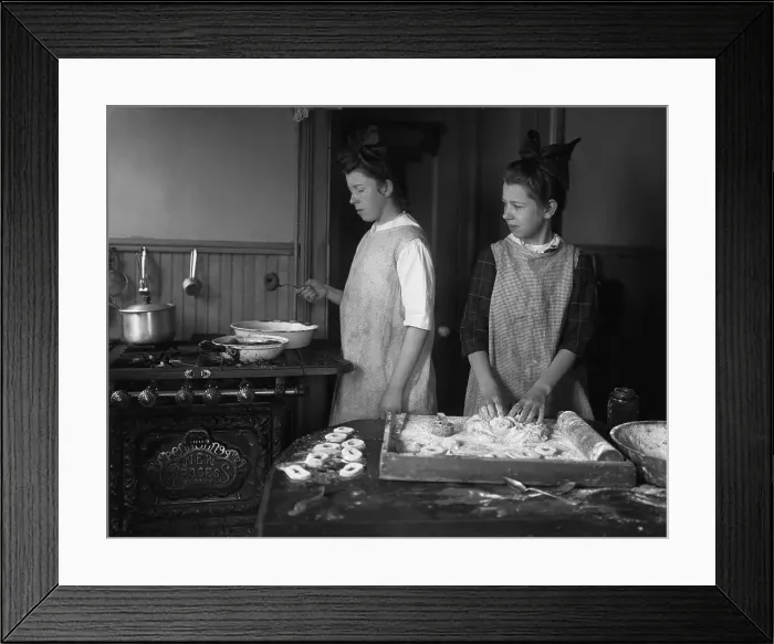 Framed Print : Teenage girls (15-17 years) making doughnuts in kitchen. August 06, 1925 Framed Print : Teenage girls (15-17 years) making doughnuts in kitchen. August 06, 1925