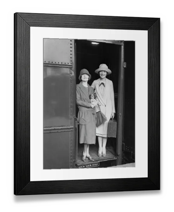 Framed Print : Blanche Sweet Posing with Lois Wilson Framed Print : Blanche Sweet Posing with Lois Wilson