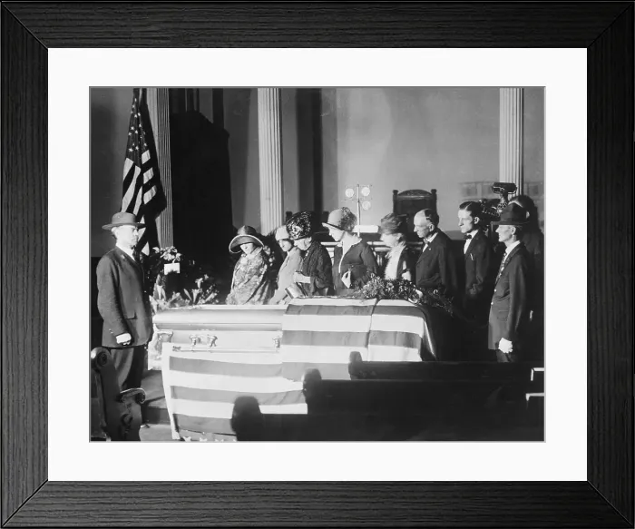 Framed Print : Mourners at Lying-in-State of William Jennings Bryan Framed Print : Mourners at Lying-in-State of William Jennings Bryan