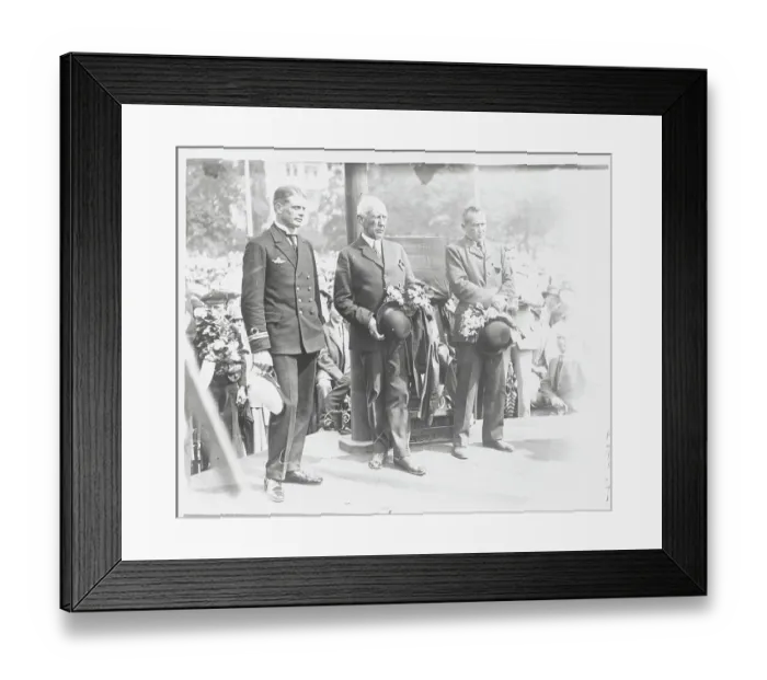 Framed Print : Lincoln Ellsworth and Roald Amundsen Framed Print : Lincoln Ellsworth and Roald Amundsen