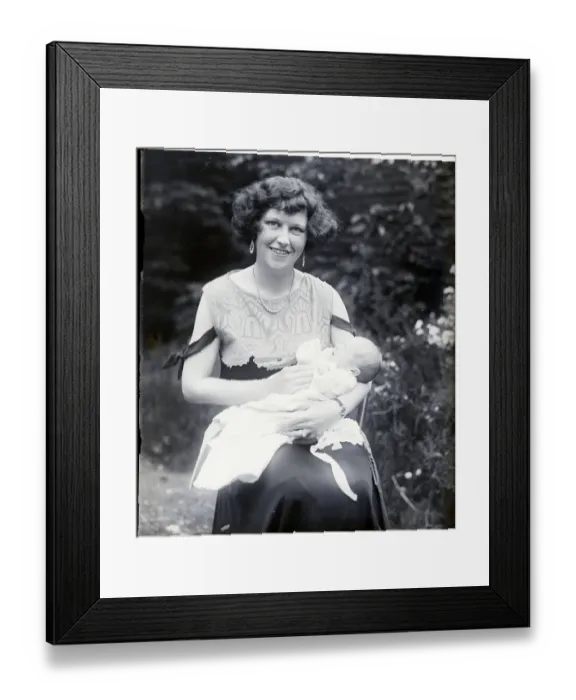 Framed Print : Wife Of Baseball Player Ryan W / Baby Framed Print : Wife Of Baseball Player Ryan W / Baby