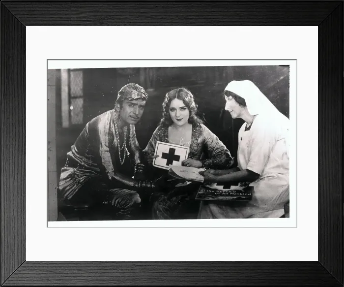 Framed Print : Actors Mary Pickford and Douglas Fairbanks Sign up to Help the Red Cross Framed Print : Actors Mary Pickford and Douglas Fairbanks Sign up to Help the Red Cross