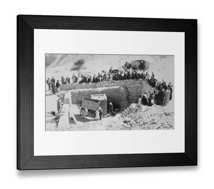 Framed Print : Crowds At Tutankhamun's Tomb Framed Print : Crowds At Tutankhamun's Tomb