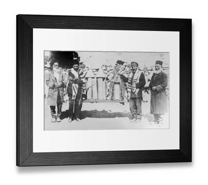 Framed Print : Jewish Refugees in Prayer Shawls Framed Print : Jewish Refugees in Prayer Shawls