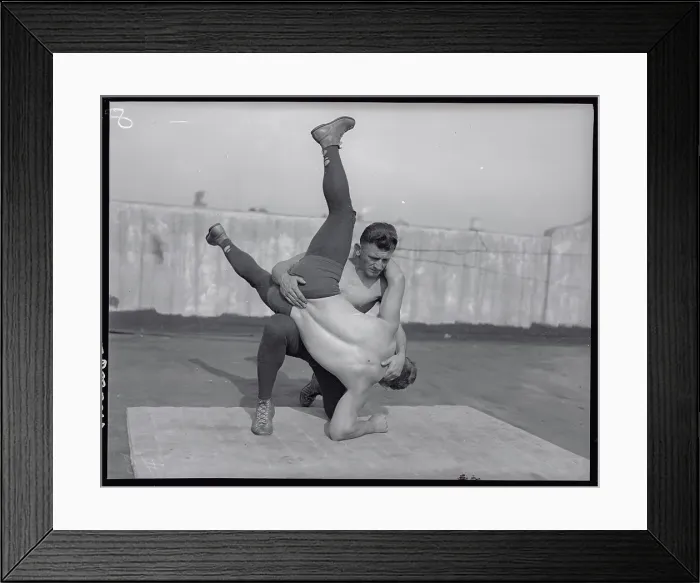 Framed Print : Ad Santel Holding Opponent Through his Legs Framed Print : Ad Santel Holding Opponent Through his Legs