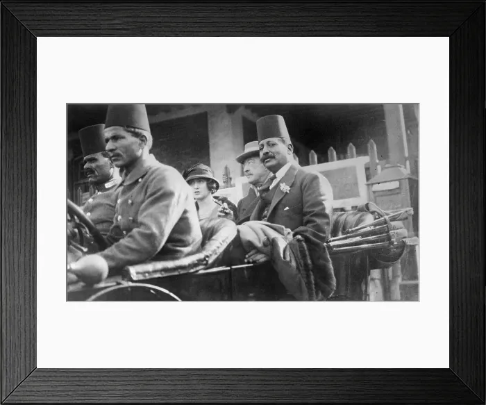 Framed Print : Lord Carnarvon with His Daughter and Niudir of Luxor Framed Print : Lord Carnarvon with His Daughter and Niudir of Luxor