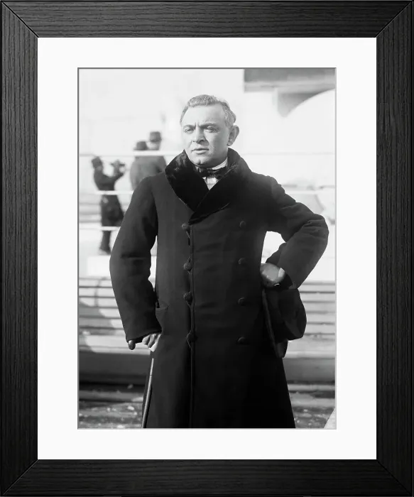 Framed Print : Ingez Friedman Arrioves In New York Framed Print : Ingez Friedman Arrioves In New York
