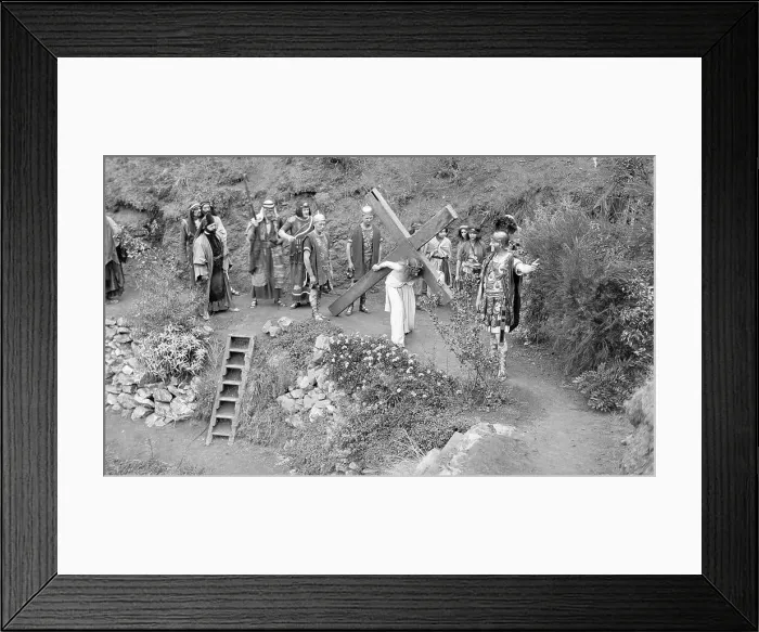 Framed Print : Actors Depicting Christ's Crucifixion Framed Print : Actors Depicting Christ's Crucifixion