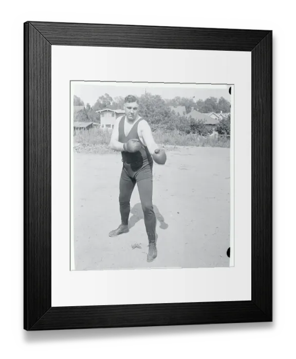 Framed Print : Jess Willard in Boxing Stance Framed Print : Jess Willard in Boxing Stance