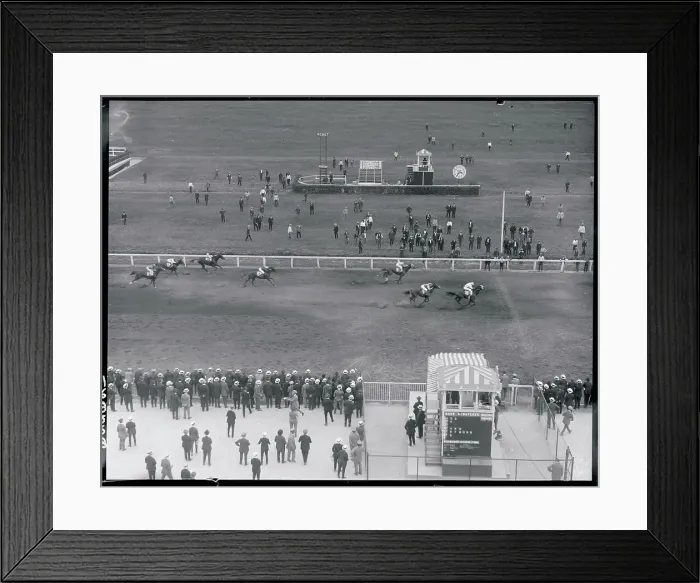 Framed Print : Horse Racing in Action Framed Print : Horse Racing in Action
