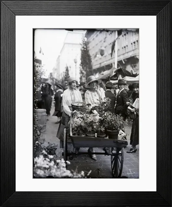 Framed Print : Muriel Vanderbilt Selling Flowers