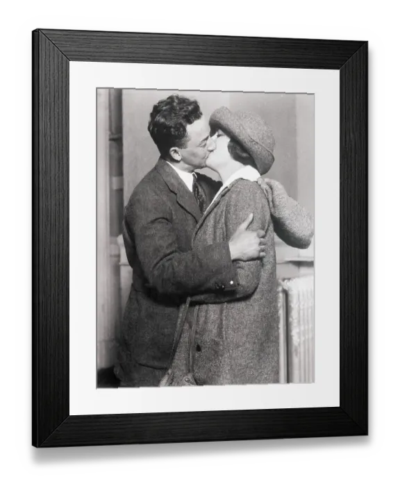 Framed Print : Couple Kissing