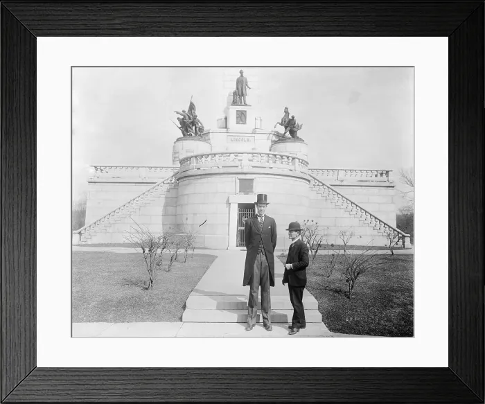 Framed Print : Tallest Man at Lincoln Tomb Framed Print : Tallest Man at Lincoln Tomb