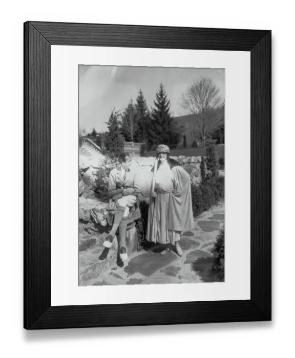Framed Print : Man Speaking with a Woman Framed Print : Man Speaking with a Woman