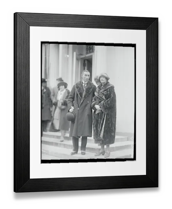 Framed Print : Spending Honeymoon In Washington, D.C Framed Print : Spending Honeymoon In Washington, D.C