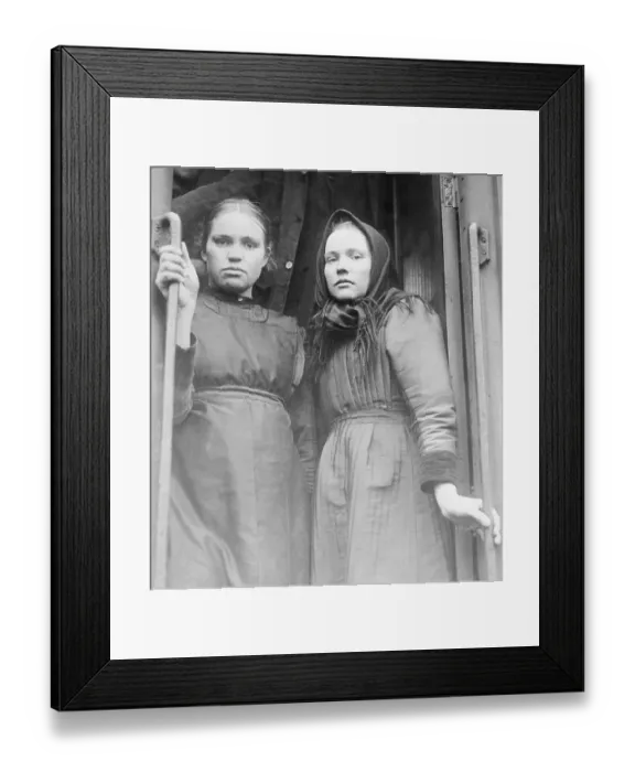 Framed Print : Mennonite Women Moving to Mexico Framed Print : Mennonite Women Moving to Mexico