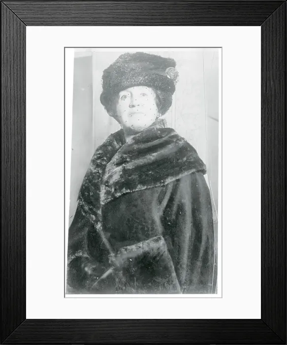 Framed Print : Fraud Witness Lillian Duke Posing in Fur Coat and Hat Framed Print : Fraud Witness Lillian Duke Posing in Fur Coat and Hat