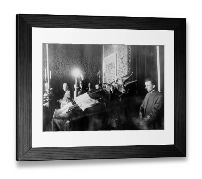 Framed Print : View of Body of Pope Framed Print : View of Body of Pope