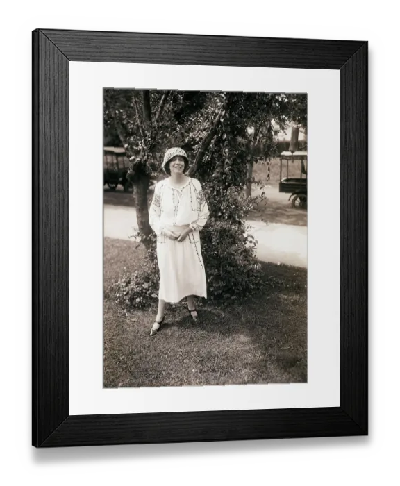 Framed Print : Elizabeth Arden at Southampton Fair Framed Print : Elizabeth Arden at Southampton Fair