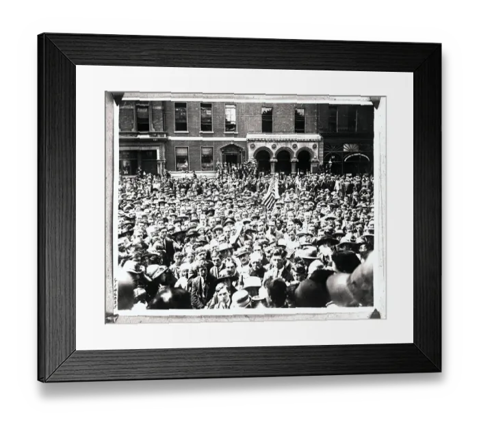 Framed Print : Crowd During the Ireland Peace Parleys Framed Print : Crowd During the Ireland Peace Parleys