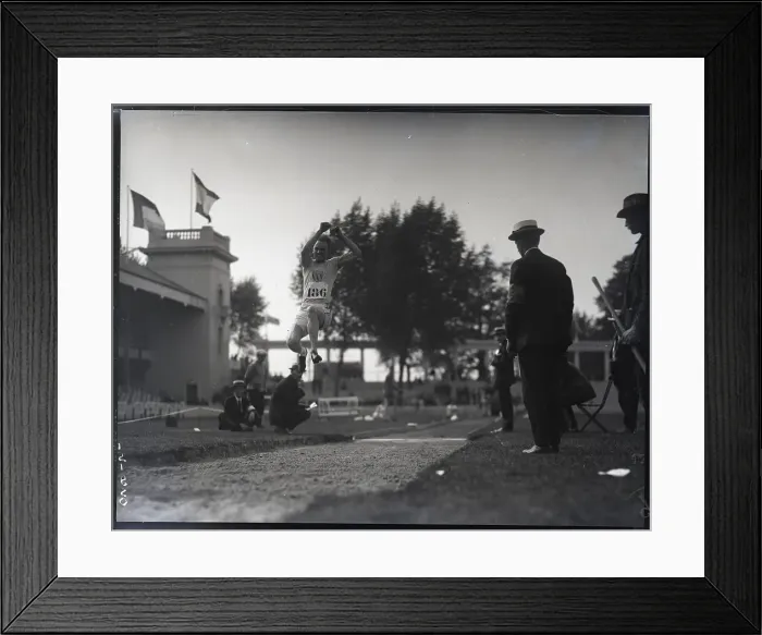 Framed Print : Champion Hurdler Carl Johnson Framed Print : Champion Hurdler Carl Johnson