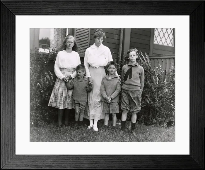 Framed Print : Eleanor Roosevelt with Her Children Anna, Elliott, Franklin Jr. and John