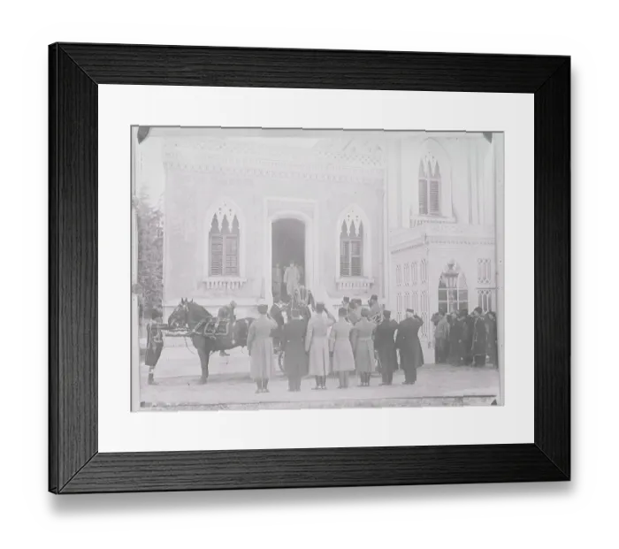 Framed Print : Entourage Awaiting Sultan Leaving Masque Framed Print : Entourage Awaiting Sultan Leaving Masque