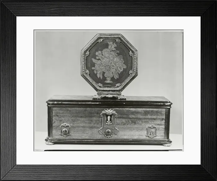 Framed Print : Display of Early Heterodyne Radiola Framed Print : Display of Early Heterodyne Radiola